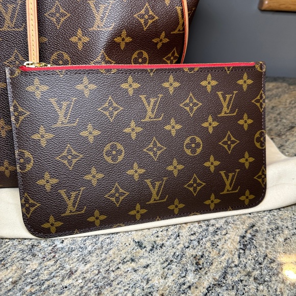Louis Vuitton Neverfull MM Monogram/Cherry - Picture 7 of 9